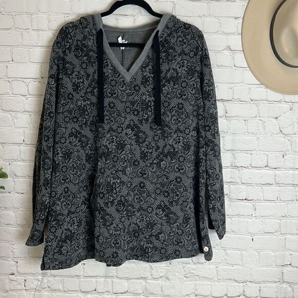 LIVI LANE BRYANT SWEATER - Picture 1 of 10